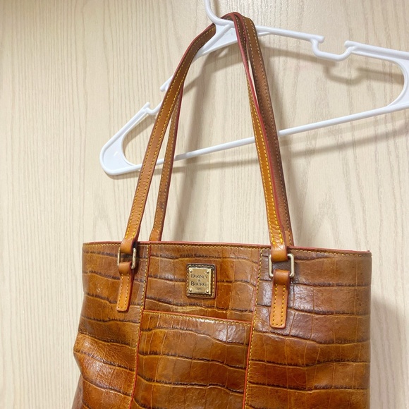 Dooney and  Bourke’s   Brown Croc Embossed Leather  Shoulder Bag . - Picture 3 of 12